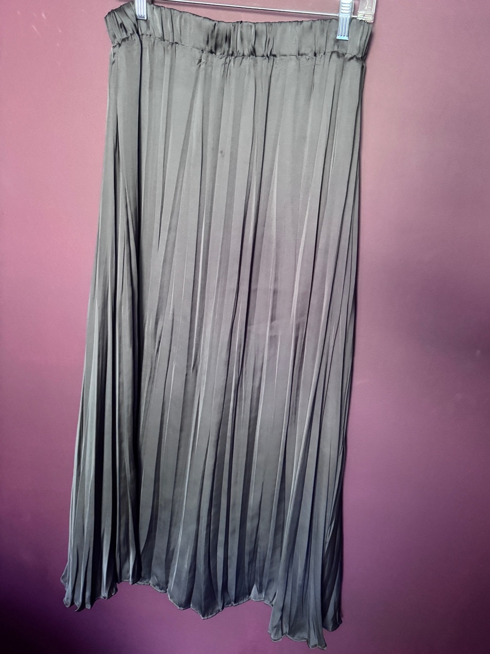 Pleated Satin Midi Skirt in Gray - Zara
